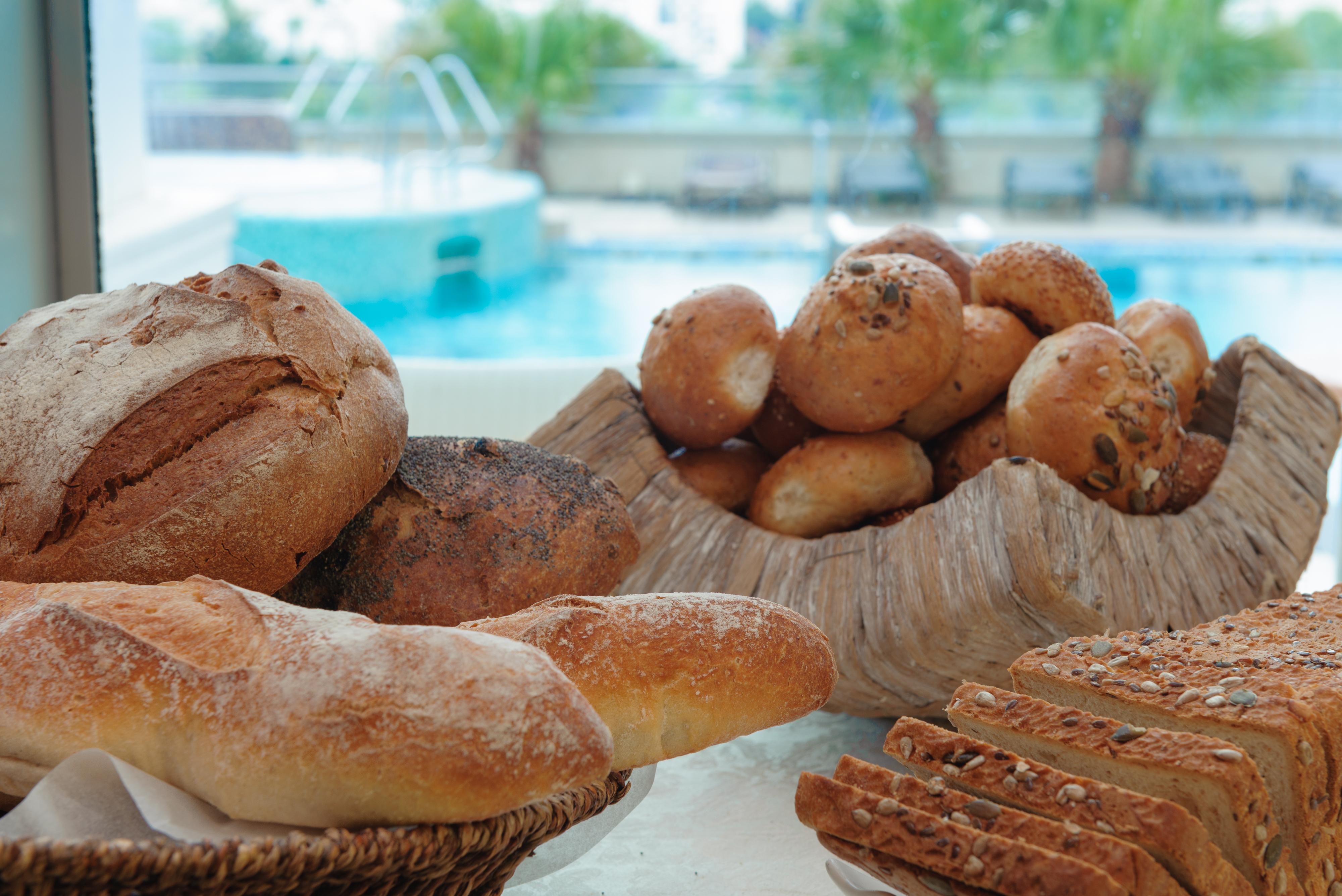 Leonardo City Tower Hotel Tel Aviv Giv'atayim Εξωτερικό φωτογραφία Bread