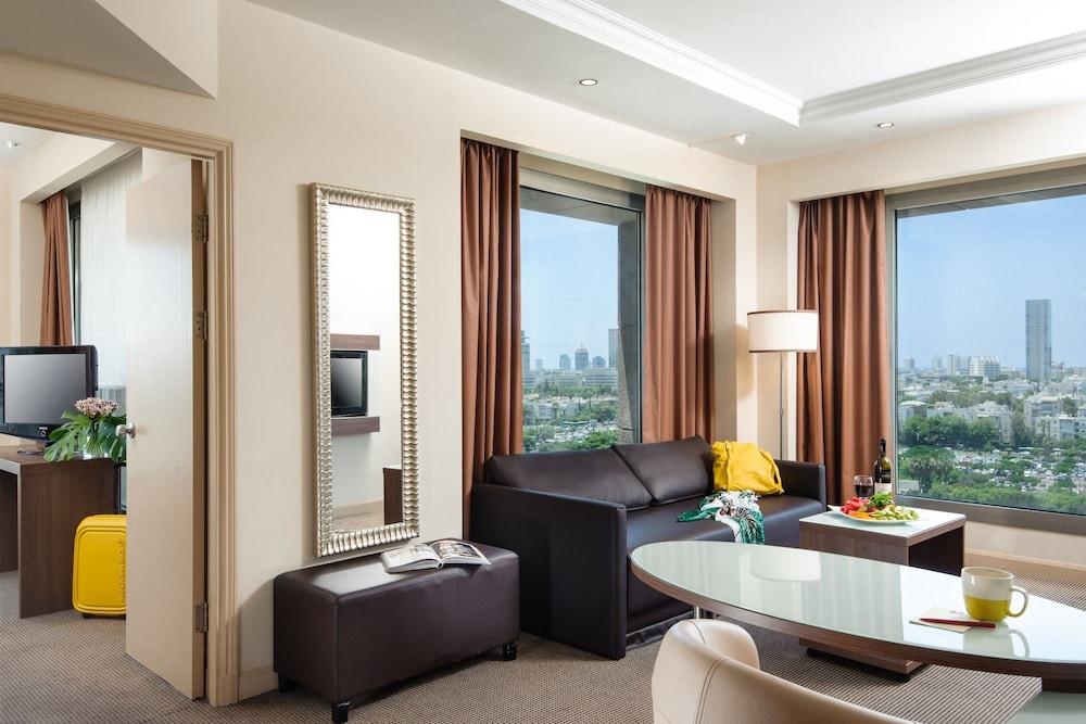 Leonardo City Tower Hotel Tel Aviv Giv'atayim Εξωτερικό φωτογραφία A suite at the Hilton Tel Aviv