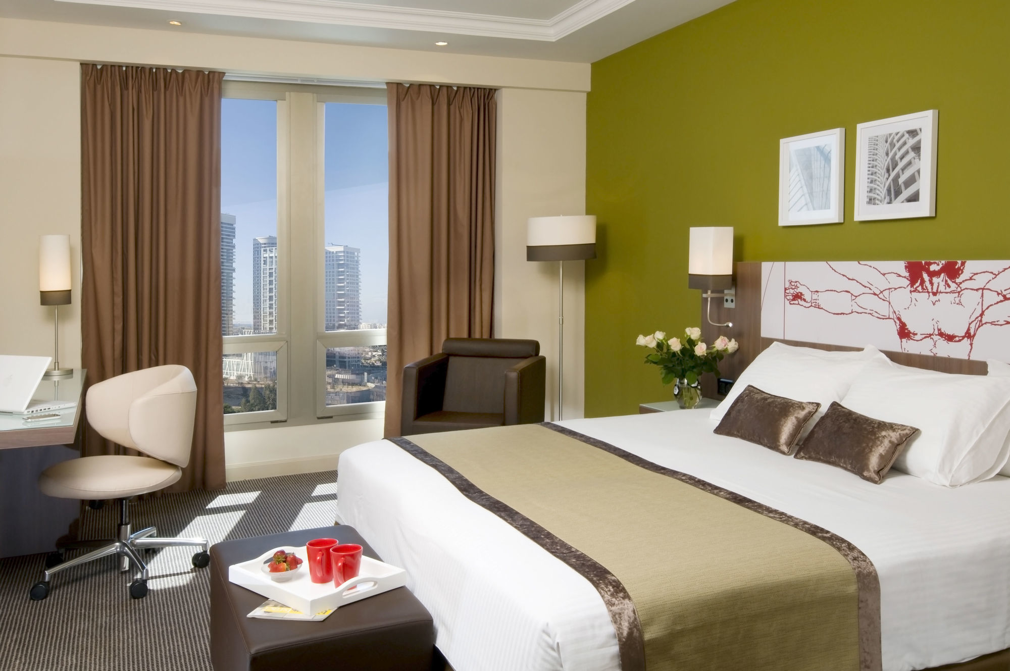 Leonardo City Tower Hotel Tel Aviv Giv'atayim Εξωτερικό φωτογραφία A room at the hotel
