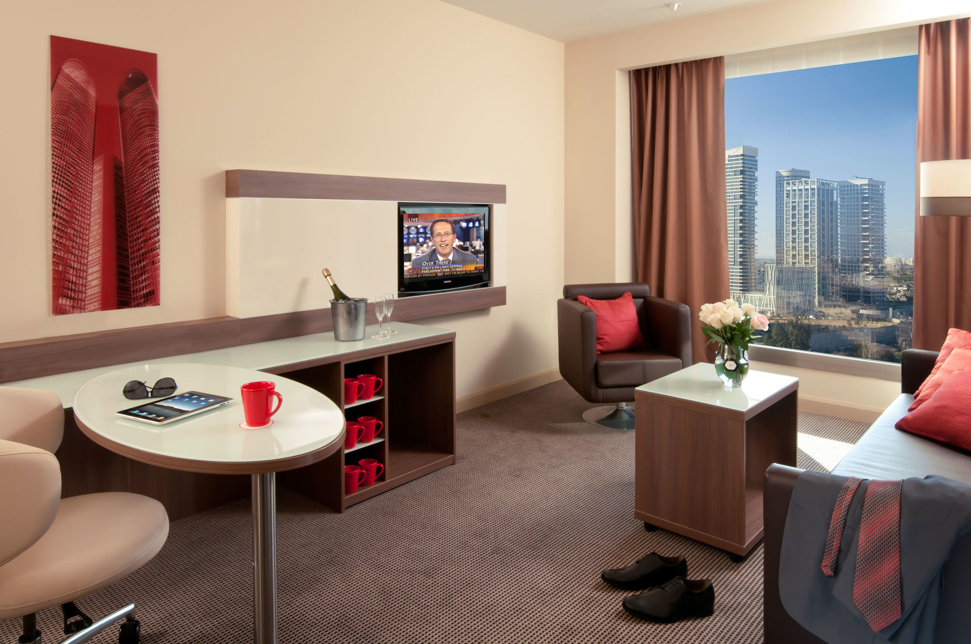 Leonardo City Tower Hotel Tel Aviv Giv'atayim Εξωτερικό φωτογραφία A typical room at the Radisson Blu in Dubai