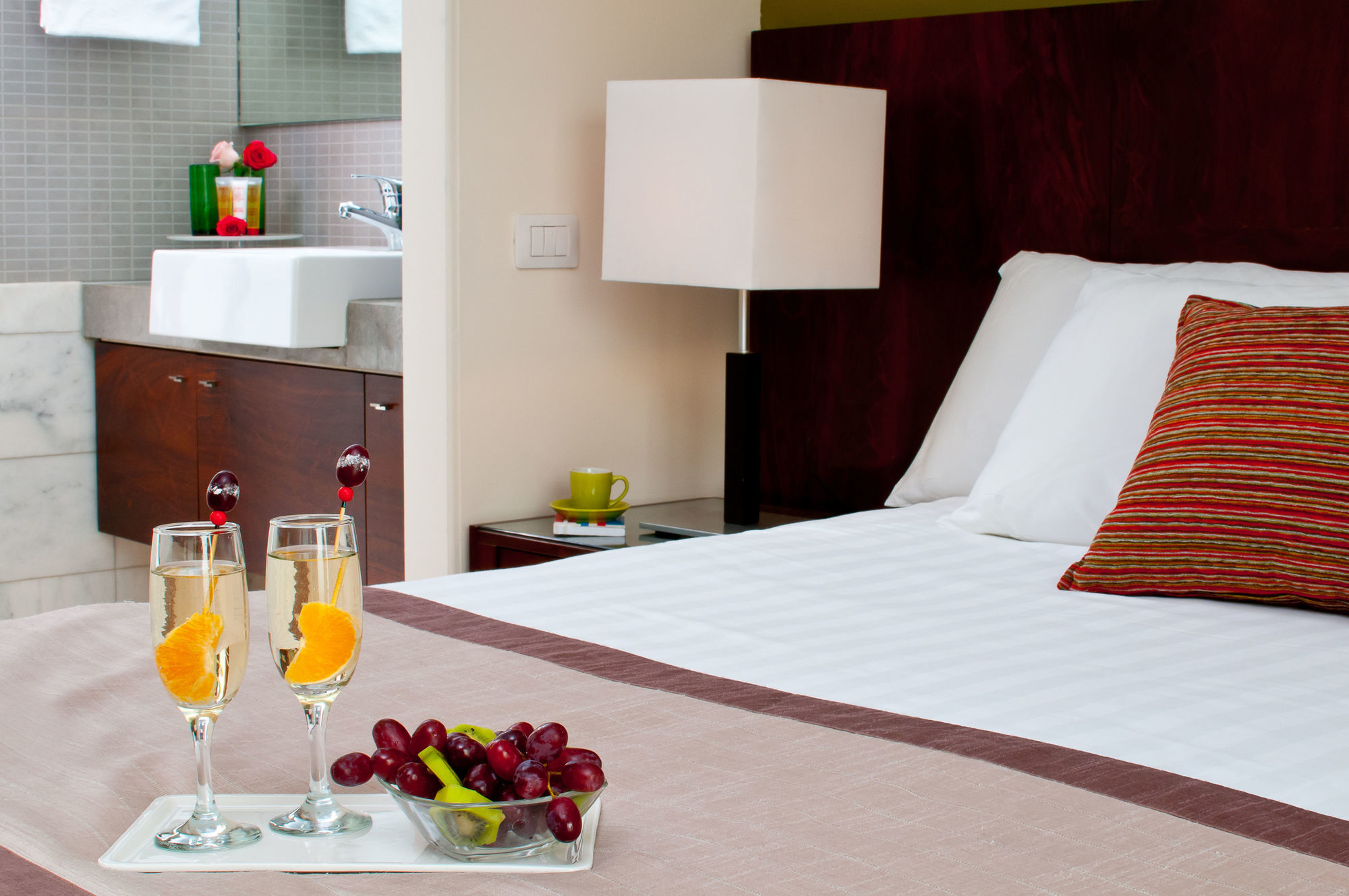Leonardo City Tower Hotel Tel Aviv Giv'atayim Εξωτερικό φωτογραφία A bedroom at the hotel