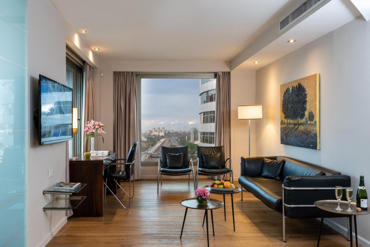 Leonardo City Tower Hotel Tel Aviv Giv'atayim Εξωτερικό φωτογραφία A suite at the hotel