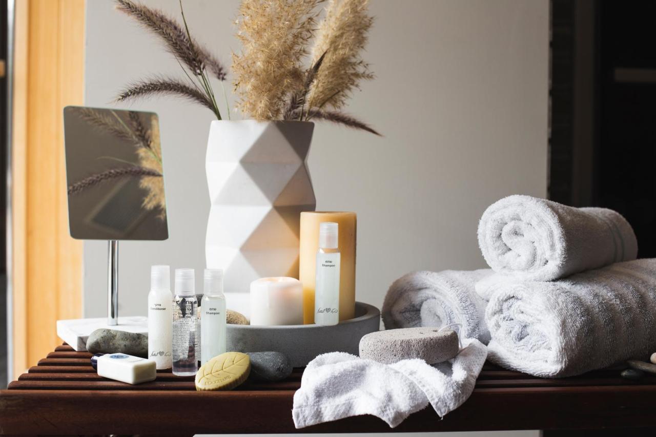 Leonardo City Tower Hotel Tel Aviv Giv'atayim Εξωτερικό φωτογραφία Skincare products